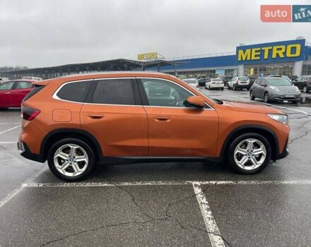 Помаранчевий БМВ iX1, об'ємом двигуна 0 л та пробігом 48 тис. км за 36200 $, фото 6 на Automoto.ua