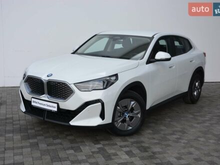 Белый БМВ iX2, объемом двигателя 0 л и пробегом 8 тыс. км за 35928 $, фото 1 на Automoto.ua