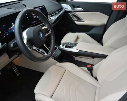 Красный БМВ iX2, объемом двигателя 0 л и пробегом 9 тыс. км за 53143 $, фото 4 на Automoto.ua