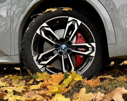 Серый БМВ iX2, объемом двигателя 0 л и пробегом 2 тыс. км за 61455 $, фото 10 на Automoto.ua