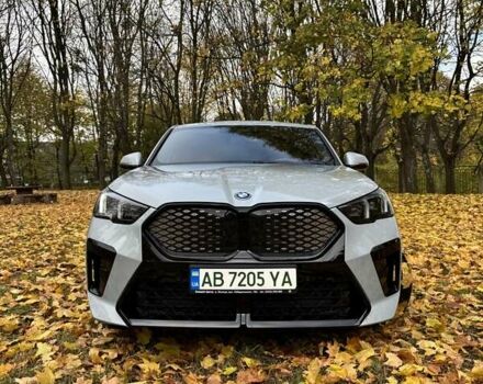 Серый БМВ iX2, объемом двигателя 0 л и пробегом 2 тыс. км за 61455 $, фото 1 на Automoto.ua