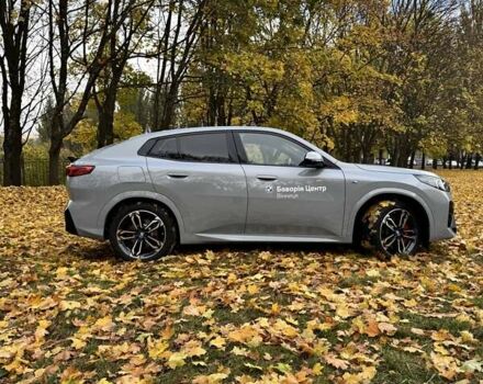 Серый БМВ iX2, объемом двигателя 0 л и пробегом 2 тыс. км за 61455 $, фото 7 на Automoto.ua