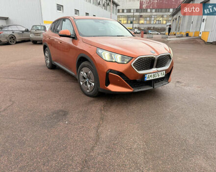 Оранжевый БМВ iX2, объемом двигателя 0 л и пробегом 10 тыс. км за 48000 $, фото 2 на Automoto.ua