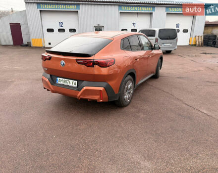 Оранжевый БМВ iX2, объемом двигателя 0 л и пробегом 10 тыс. км за 48000 $, фото 5 на Automoto.ua