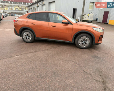 Оранжевый БМВ iX2, объемом двигателя 0 л и пробегом 10 тыс. км за 48000 $, фото 3 на Automoto.ua