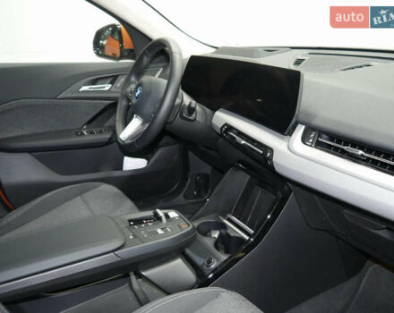 Оранжевый БМВ iX2, объемом двигателя 0 л и пробегом 10 тыс. км за 48000 $, фото 29 на Automoto.ua