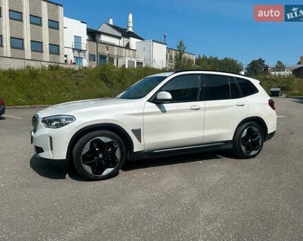 Белый БМВ iX3, объемом двигателя 0 л и пробегом 111 тыс. км за 32500 $, фото 1 на Automoto.ua