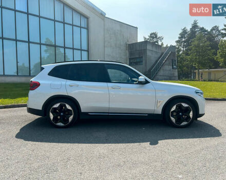 Белый БМВ iX3, объемом двигателя 0 л и пробегом 111 тыс. км за 32500 $, фото 7 на Automoto.ua