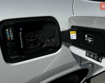 Белый БМВ iX3, объемом двигателя 0 л и пробегом 36 тыс. км за 42000 $, фото 13 на Automoto.ua