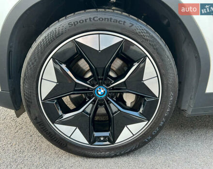 Белый БМВ iX3, объемом двигателя 0 л и пробегом 111 тыс. км за 32500 $, фото 8 на Automoto.ua