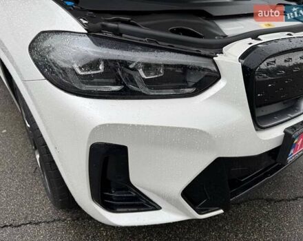 Белый БМВ iX3, объемом двигателя 0 л и пробегом 5 тыс. км за 42000 $, фото 3 на Automoto.ua