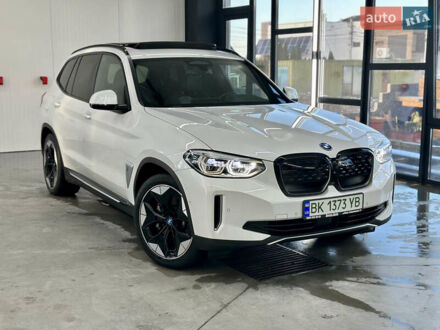 Белый БМВ iX3, объемом двигателя 0 л и пробегом 180 тыс. км за 27400 $, фото 1 на Automoto.ua