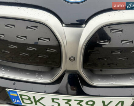 Черный БМВ iX3, объемом двигателя 0 л и пробегом 139 тыс. км за 35200 $, фото 11 на Automoto.ua