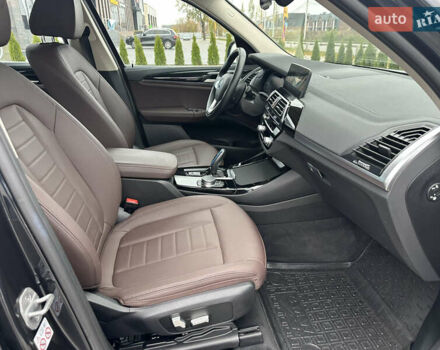 Черный БМВ iX3, объемом двигателя 0 л и пробегом 154 тыс. км за 29900 $, фото 5 на Automoto.ua