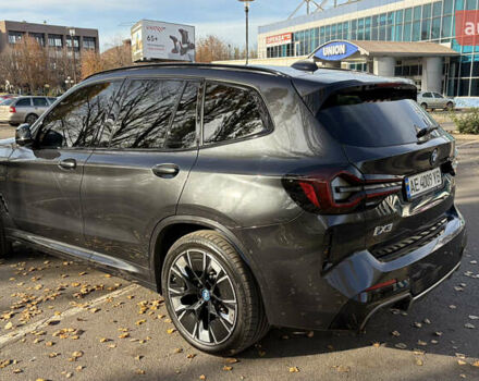 Серый БМВ iX3, объемом двигателя 0 л и пробегом 22 тыс. км за 49900 $, фото 4 на Automoto.ua