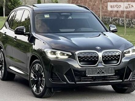 БМВ iX3 2022 в Киеве на Automoto.ua Серый БМВ iX3, объемом двигателя 0 л и пробегом 5 тыс. км за 72500 $, фото 1 на Automoto.ua