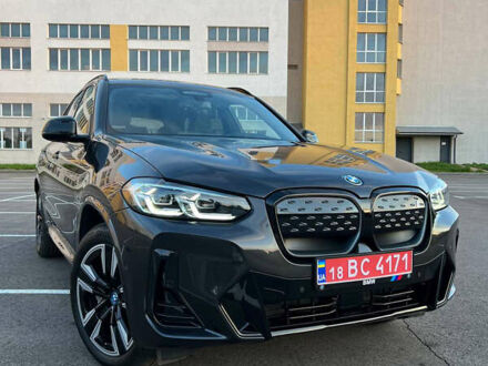 БМВ iX3 2023 у Рівному на Automoto.ua Сірий БМВ iX3, об'ємом двигуна 0 л та пробігом 21 тис. км за 43499 $, фото 1 на Automoto.ua