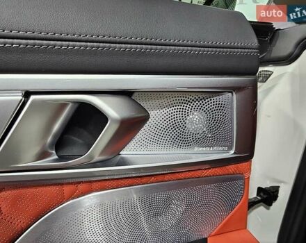 Белый БМВ M8 Gran Coupe, объемом двигателя 4.39 л и пробегом 31 тыс. км за 144999 $, фото 14 на Automoto.ua