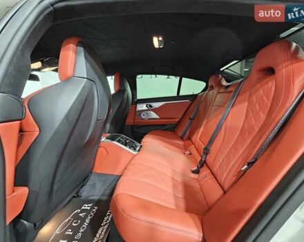 Белый БМВ M8 Gran Coupe, объемом двигателя 4.39 л и пробегом 31 тыс. км за 144999 $, фото 15 на Automoto.ua