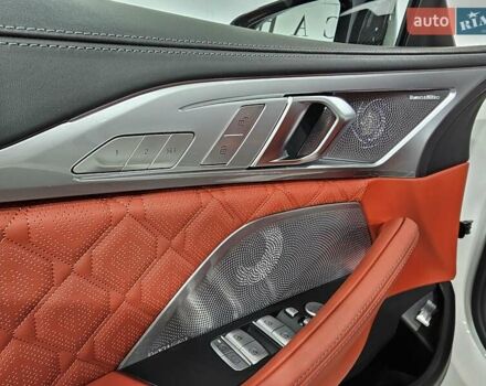 Белый БМВ M8 Gran Coupe, объемом двигателя 4.39 л и пробегом 31 тыс. км за 144999 $, фото 33 на Automoto.ua