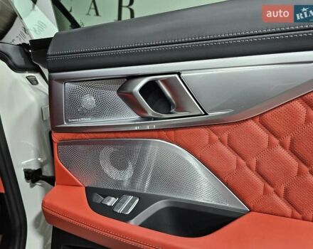 Белый БМВ M8 Gran Coupe, объемом двигателя 4.39 л и пробегом 31 тыс. км за 144999 $, фото 18 на Automoto.ua