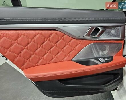 Белый БМВ M8 Gran Coupe, объемом двигателя 4.39 л и пробегом 31 тыс. км за 144999 $, фото 16 на Automoto.ua