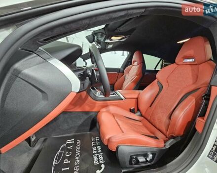 Белый БМВ M8 Gran Coupe, объемом двигателя 4.39 л и пробегом 31 тыс. км за 144999 $, фото 28 на Automoto.ua