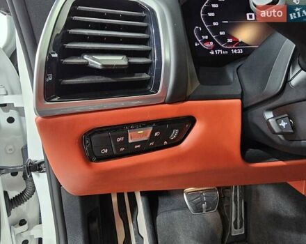 Белый БМВ M8 Gran Coupe, объемом двигателя 4.39 л и пробегом 31 тыс. км за 144999 $, фото 30 на Automoto.ua