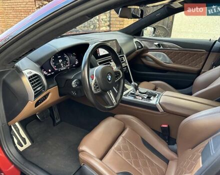 Красный БМВ M8 Gran Coupe, объемом двигателя 4.39 л и пробегом 42 тыс. км за 83500 $, фото 8 на Automoto.ua