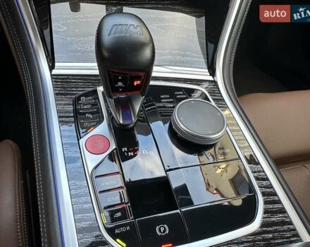 Красный БМВ M8 Gran Coupe, объемом двигателя 4.39 л и пробегом 42 тыс. км за 83500 $, фото 12 на Automoto.ua