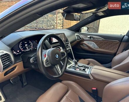 Красный БМВ M8 Gran Coupe, объемом двигателя 4.39 л и пробегом 42 тыс. км за 83500 $, фото 7 на Automoto.ua
