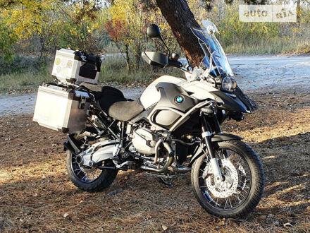 Белый БМВ R 1200GS, объемом двигателя 1.2 л и пробегом 63 тыс. км за 13000 $, фото 1 на Automoto.ua