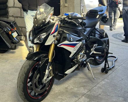 Белый БМВ S 1000R, объемом двигателя 1 л и пробегом 19 тыс. км за 13900 $, фото 1 на Automoto.ua