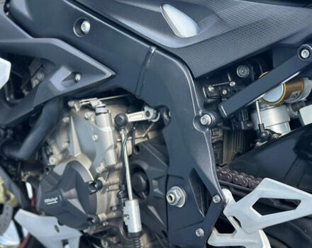 Белый БМВ S 1000R, объемом двигателя 1 л и пробегом 17 тыс. км за 14000 $, фото 15 на Automoto.ua