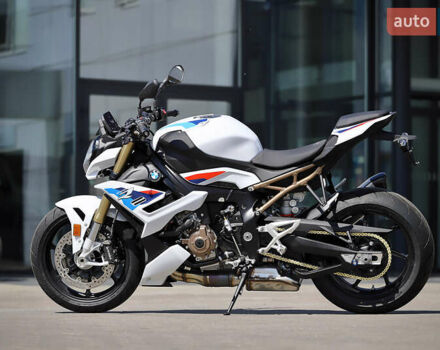 Белый БМВ S 1000R, объемом двигателя 1 л и пробегом 1 тыс. км за 25000 $, фото 32 на Automoto.ua