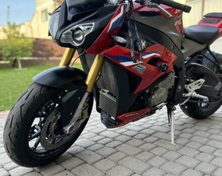 Красный БМВ S 1000R, объемом двигателя 1 л и пробегом 12 тыс. км за 12000 $, фото 2 на Automoto.ua