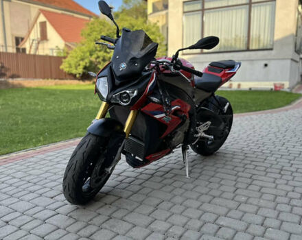 Красный БМВ S 1000R, объемом двигателя 1 л и пробегом 12 тыс. км за 12000 $, фото 1 на Automoto.ua