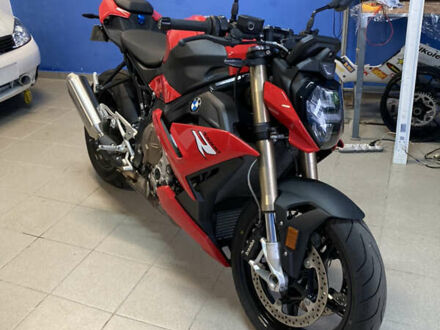 Красный БМВ S 1000R, объемом двигателя 1 л и пробегом 2 тыс. км за 19000 $, фото 1 на Automoto.ua