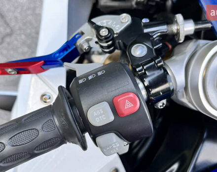 Белый БМВ S 1000RR, объемом двигателя 1 л и пробегом 36 тыс. км за 11700 $, фото 8 на Automoto.ua