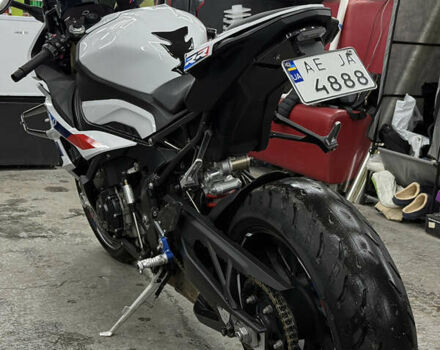 Белый БМВ S 1000RR, объемом двигателя 1 л и пробегом 8 тыс. км за 24500 $, фото 3 на Automoto.ua