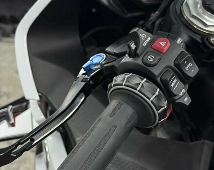 Белый БМВ S 1000RR, объемом двигателя 1 л и пробегом 8 тыс. км за 24500 $, фото 14 на Automoto.ua