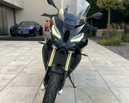 Черный БМВ S 1000XR, объемом двигателя 1 л и пробегом 4 тыс. км за 24096 $, фото 7 на Automoto.ua