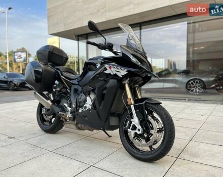 Черный БМВ S 1000XR, объемом двигателя 1 л и пробегом 4 тыс. км за 24096 $, фото 1 на Automoto.ua