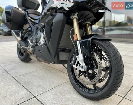 Черный БМВ S 1000XR, объемом двигателя 1 л и пробегом 4 тыс. км за 24096 $, фото 24 на Automoto.ua