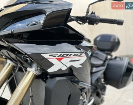 Черный БМВ S 1000XR, объемом двигателя 1 л и пробегом 4 тыс. км за 24096 $, фото 28 на Automoto.ua