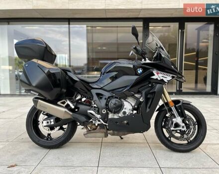 Черный БМВ S 1000XR, объемом двигателя 1 л и пробегом 4 тыс. км за 24096 $, фото 3 на Automoto.ua