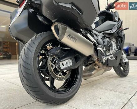 Черный БМВ S 1000XR, объемом двигателя 1 л и пробегом 4 тыс. км за 24096 $, фото 23 на Automoto.ua