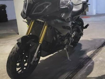 БМВ S 1000XR 2016 в Киеве на Automoto.ua Черный БМВ S 1000XR, объемом двигателя 1 л и пробегом 57 тыс. км за 13000 $, фото 1 на Automoto.ua