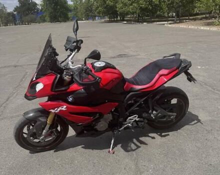 Красный БМВ S 1000XR, объемом двигателя 1 л и пробегом 13 тыс. км за 11500 $, фото 1 на Automoto.ua