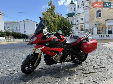 Красный БМВ S 1000XR, объемом двигателя 1 л и пробегом 49 тыс. км за 12000 $, фото 1 на Automoto.ua